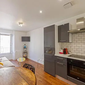 https://junto-rock-modern-apartment-in-hypercenter.biarritzhotels.info
