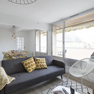 Centre Moderne Avec Terrasse Dinard